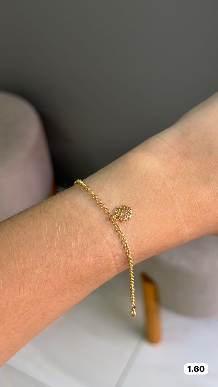Pulseira em ouro com pingente de trevo
